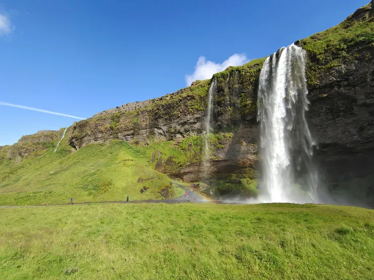 遠看Seljalandsfoss並無特別之處。