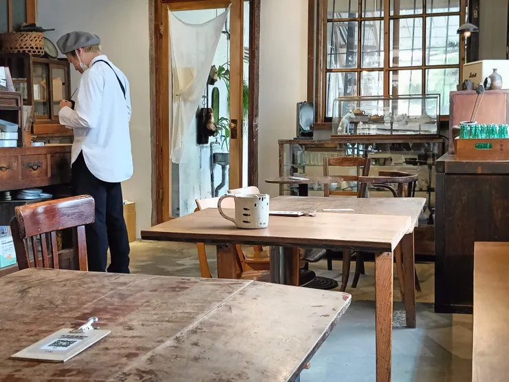 位於二樓的卜卜商店，隱密性十足，濃濃的日式復古風