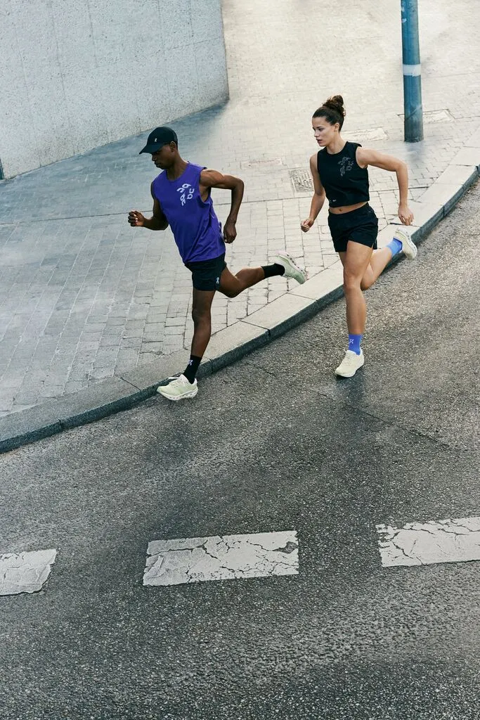 自信前行!瑞士On昂跑Cloudrunner 3重新定義支撐_形象照