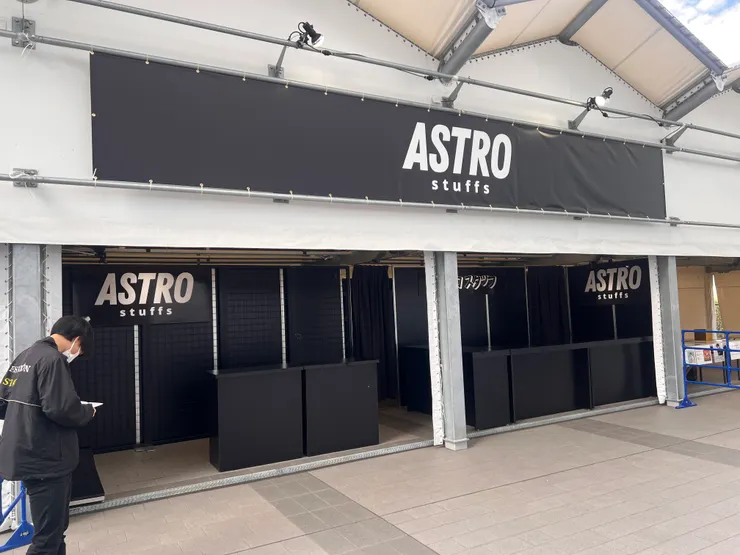 Bright自創品牌的快閃店, 開演前完全賣空