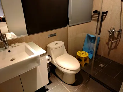 貼心提供浴盆和小椅