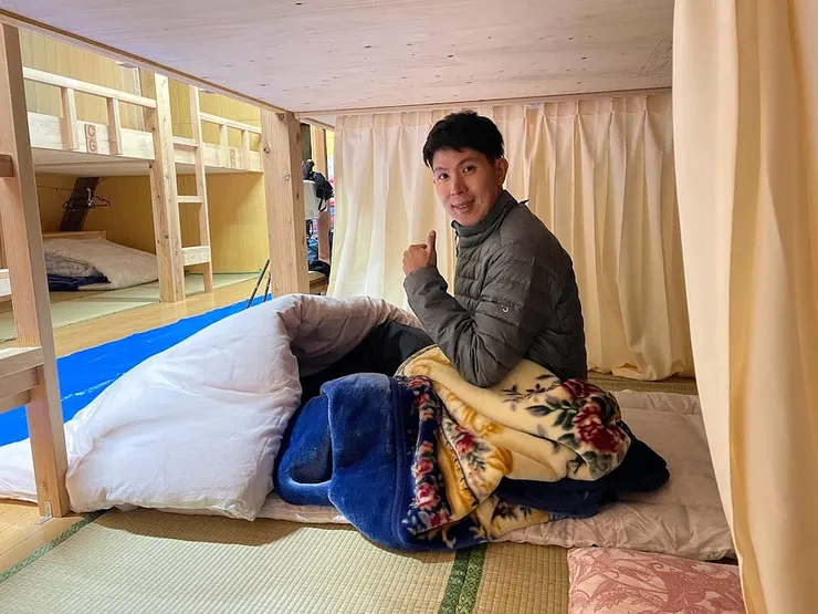 對於山屋感到讚嘆不已的杰