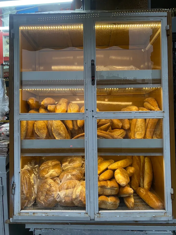 裝麵包的櫥窗