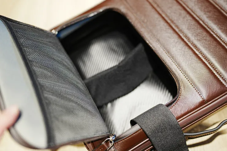 正面的快捷口袋派上用場