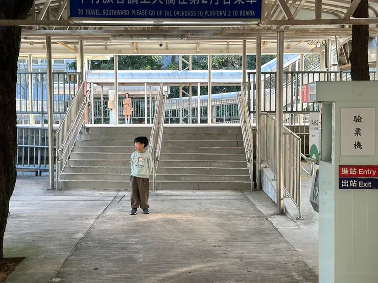 車站進出無需購票，由旅客自發性刷卡進出