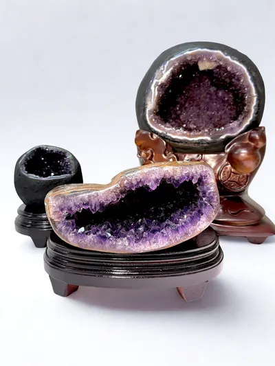 【水晶新貨】天然紫晶洞及天然紫鈦晶洞
