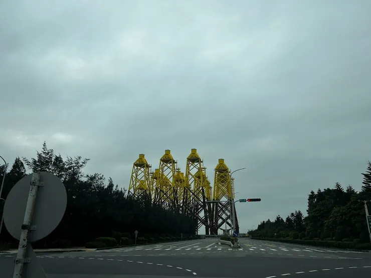 離開海邊的公司,當天陰雨綿綿.