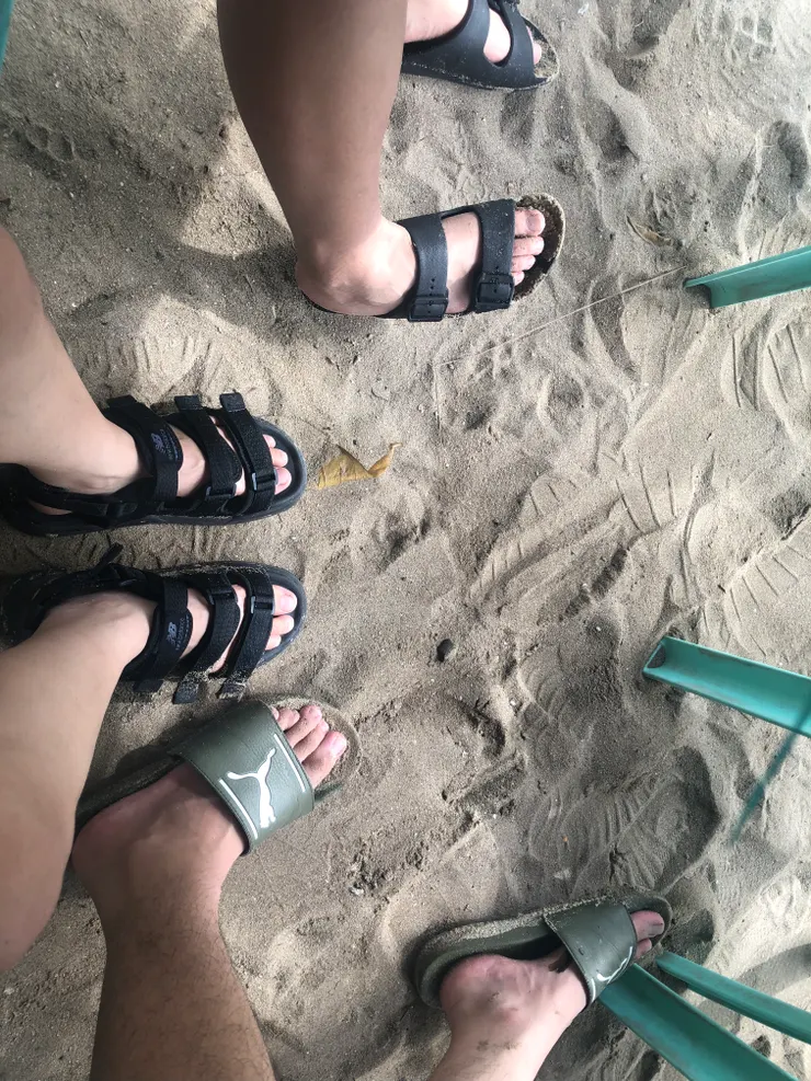 腳都是沙子！！
