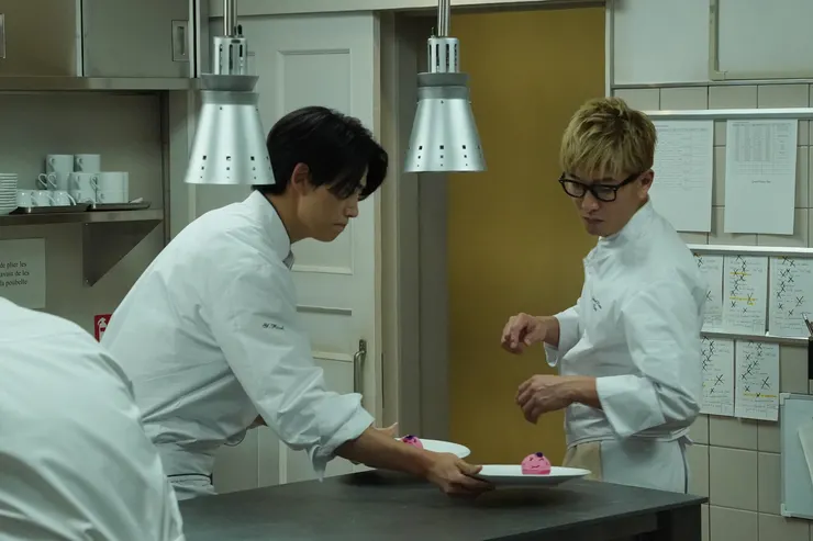 新成員玉澤演飾演韓籍甜品師，於電影版戲份極重。