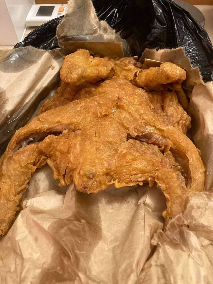 宵夜趴兔炸全雞，份量大概1.5個雞排～