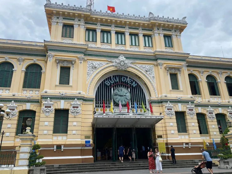 經典的越南建築淡黃色調