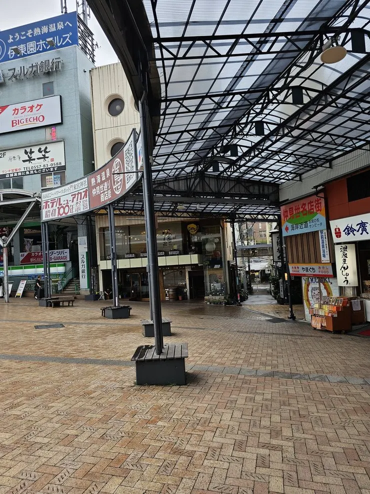 重返熱海車站，這次改往商店街方向走