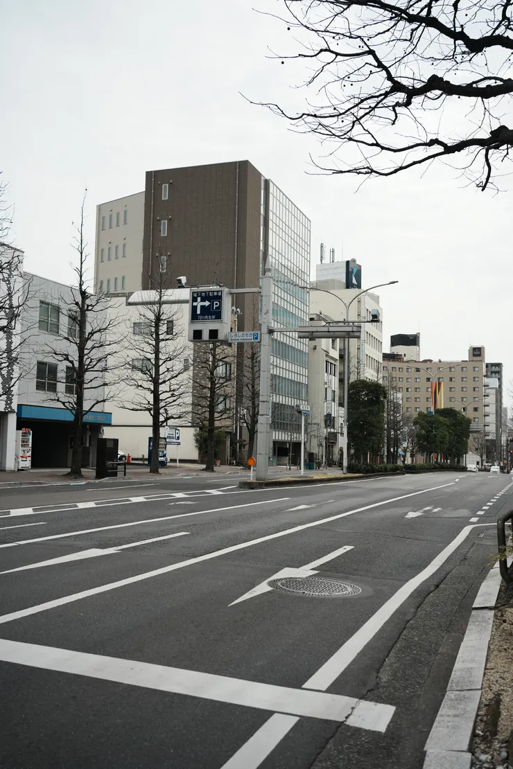 沒啥人車的大馬路