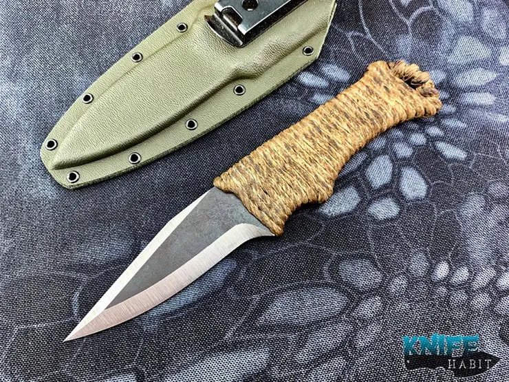 血鯊經典麻繩款，這把是波伊刃變形款。