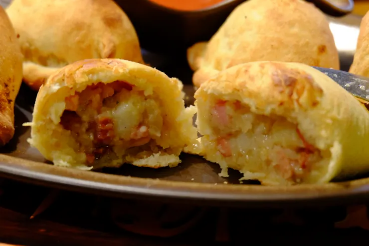 烘焙的餃子，兩顆就很有飽足感   shot by Emma.