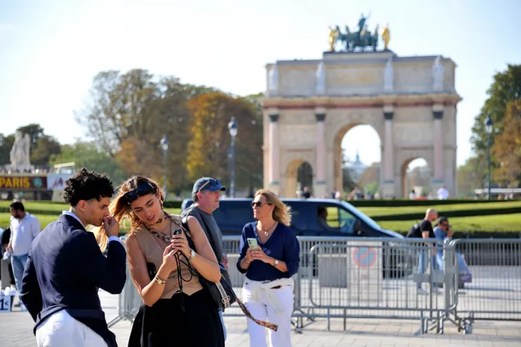 【海軍府杜樂麗花園卡魯索凱旋門 沿里沃利街向東到羅浮宮建築群！卡魯索凱旋門。】
