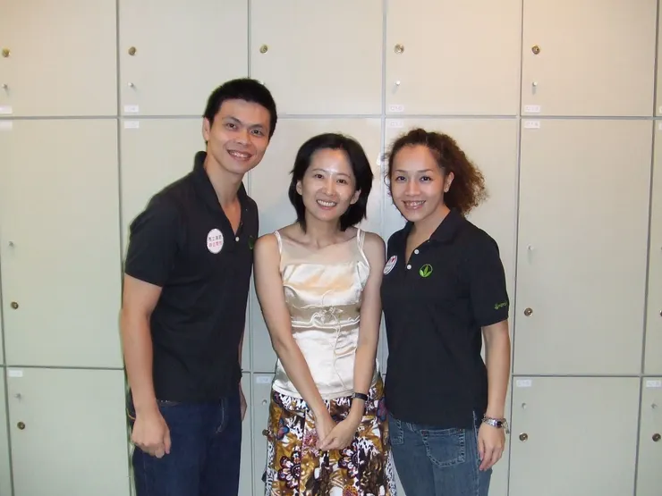 照片的左邊是黑龍、中間是我、右邊是丸子(攝於2006/7/17)