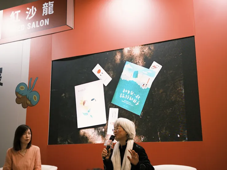 李惠貞老師(左)與葉惠貞師姐(右)的對談