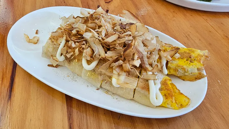 台東「麻里朝午食」的章魚燒蛋餅好吃又特別!