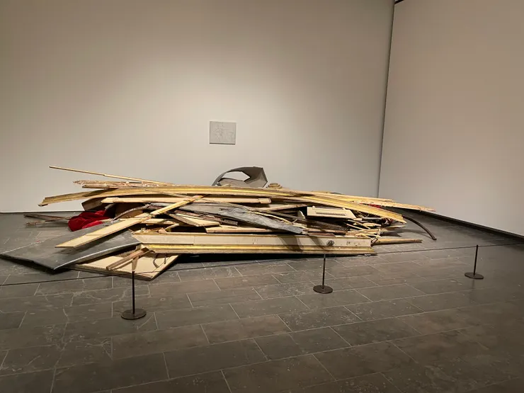 據說是希特勒所蓋的劇場的舞台廢墟