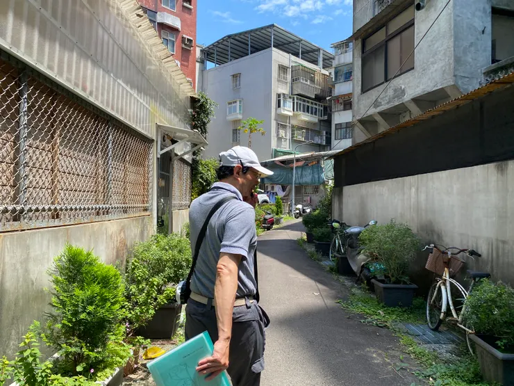在無名後巷探索溪流，真是太有趣了！