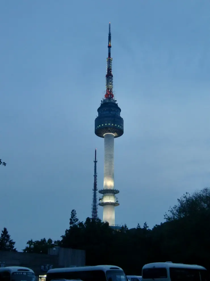 N 首爾塔的「N」是南山（Namsan）的第一個字母