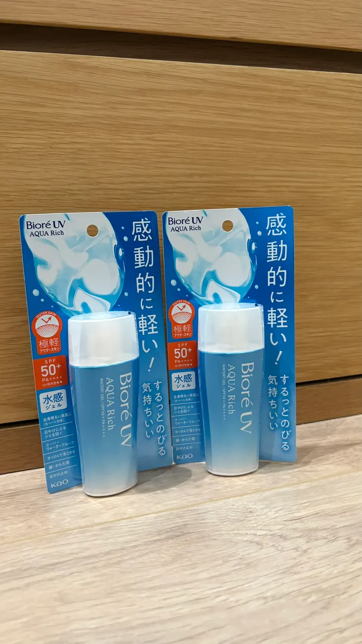 這款特點就是水潤清爽易推勻且毫無黏膩。