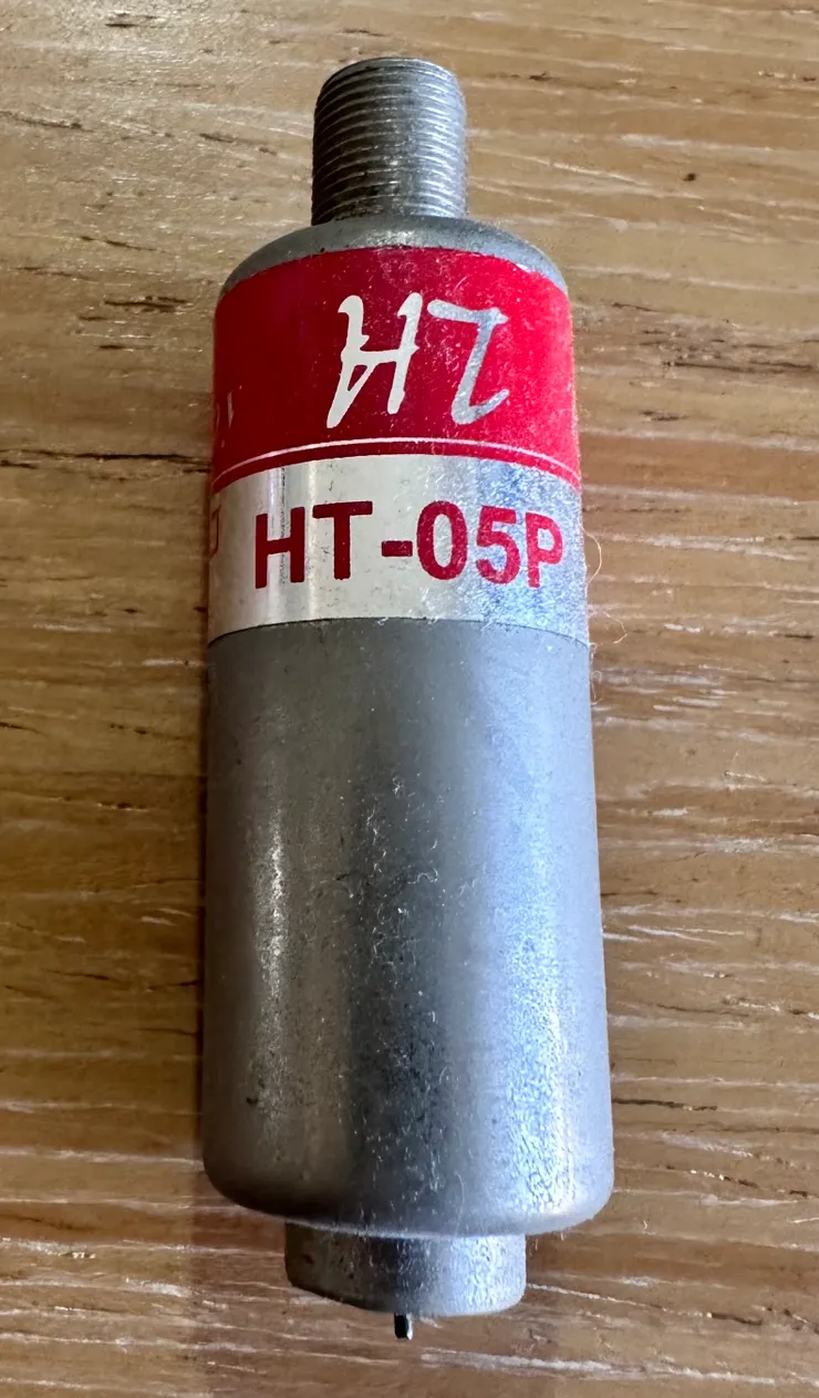 透過這個東西看電視，什麼都有，什麼都不奇怪。