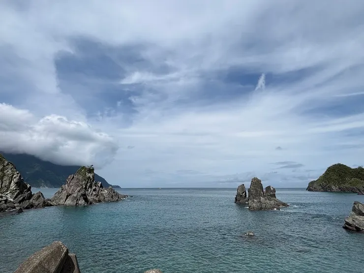 海面靜靜展開,如同這部影集帶來的提醒,教育與醫療,都是陪伴生命的一種方式。