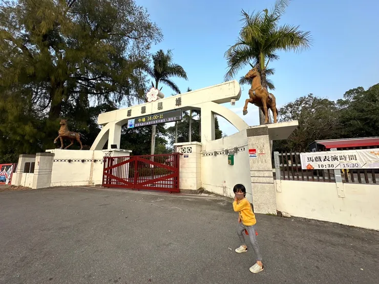 美洲瘋馬大馬戲位於台中后里馬場。