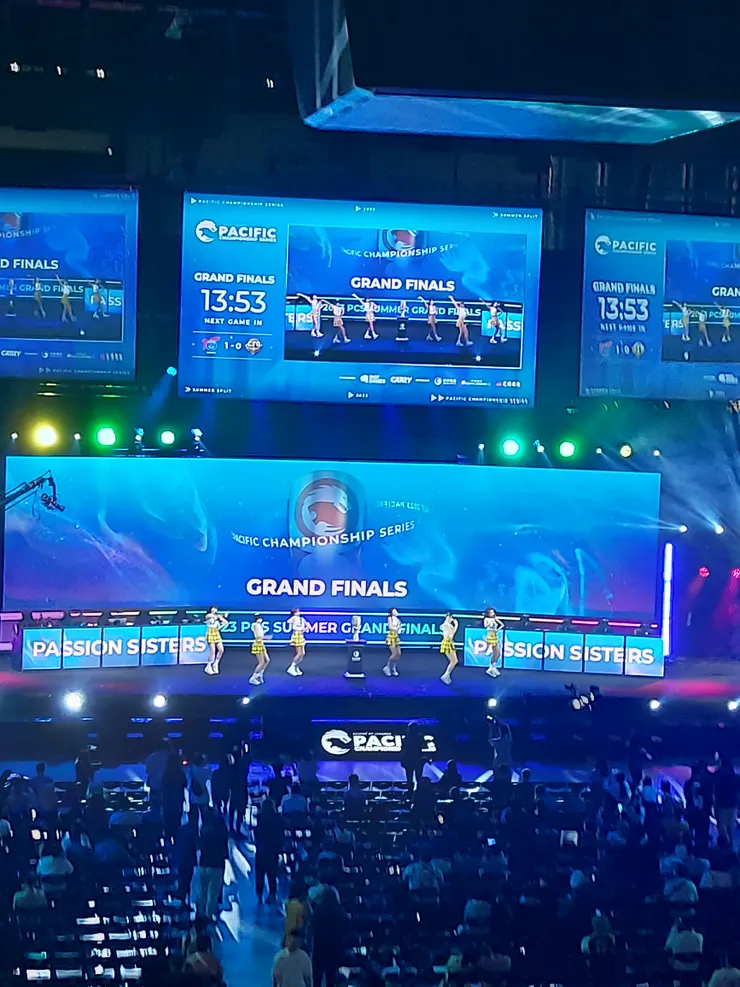 Game 1 CFO被扣倒後由Passion Sisters帶來甜甜的打氣演出。