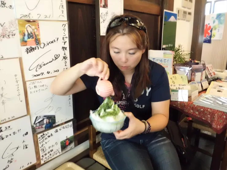 硬是要吃抺茶醬淋好淋滿的挫冰消暑