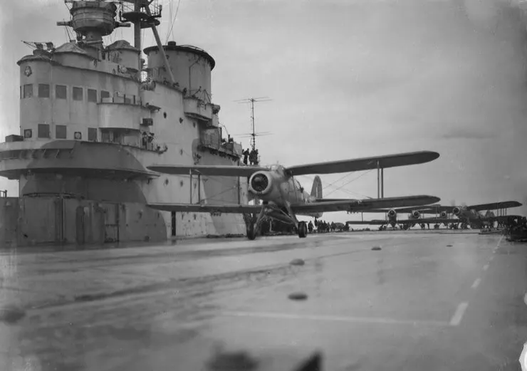 1942年3月9日上午，費爾雷長鰭鮪飛機從勝利號航母起飛攻擊提爾皮茨號