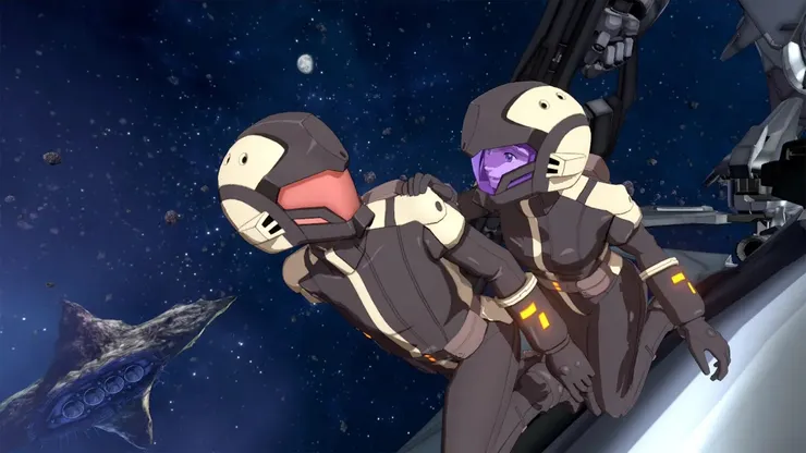 影像敘事觀點不斷切換，才剛剛以主角觀點駕駛鋼彈，一瞬間切換為旁觀者觀察主角與另一位駕駛坐在鋼彈手臂上談心。（圖片來源：https://www.gundam.info/feature/silverphantom/）