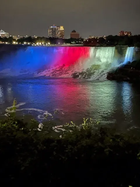 American Falls 卻沒有這麼震撼。