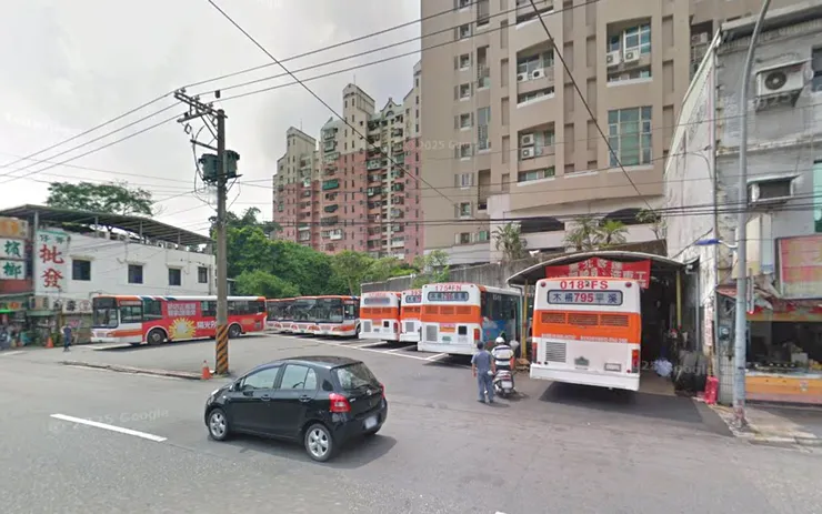木柵路二段台北客運站舊貌。795公車就從此處發車。現為捷運馬明潭站出入口預定地（圖片截自Google地圖）