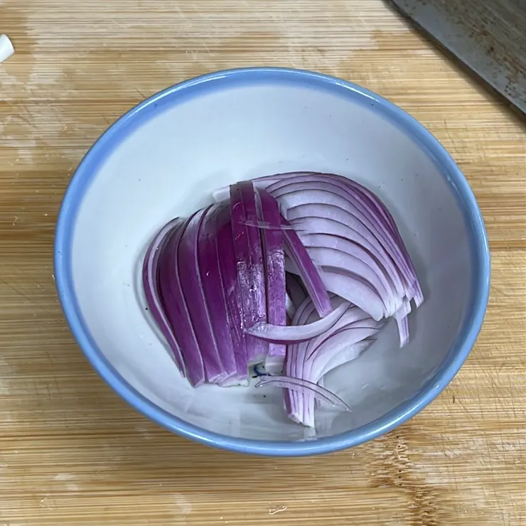這次用紫洋蔥，想多些顏色