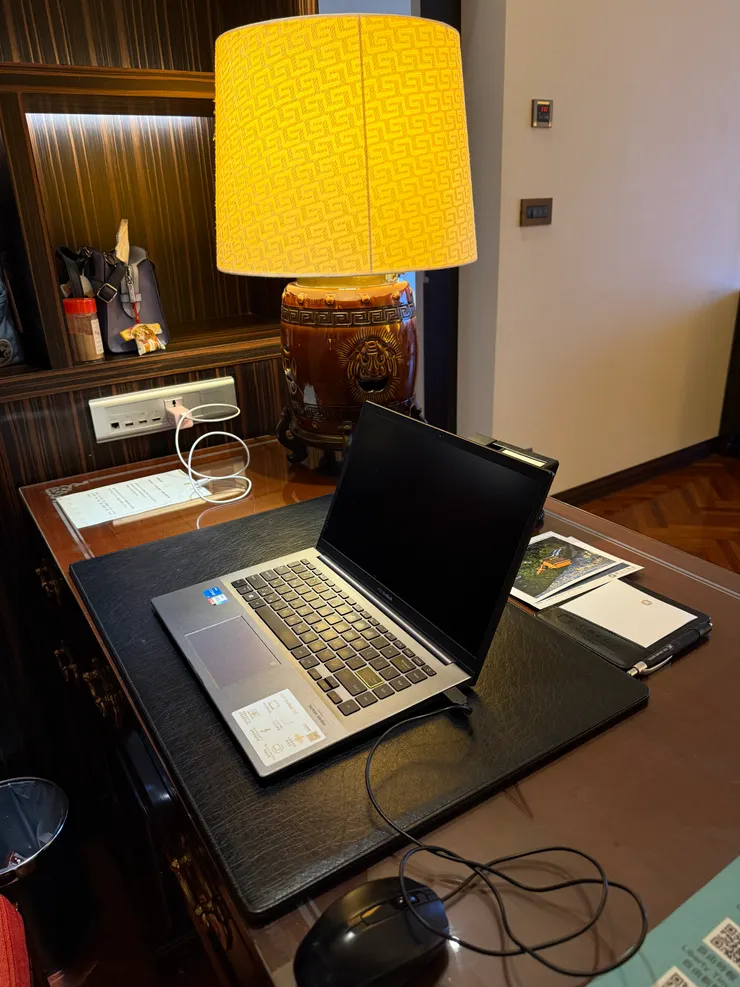 超級舒適的工作桌