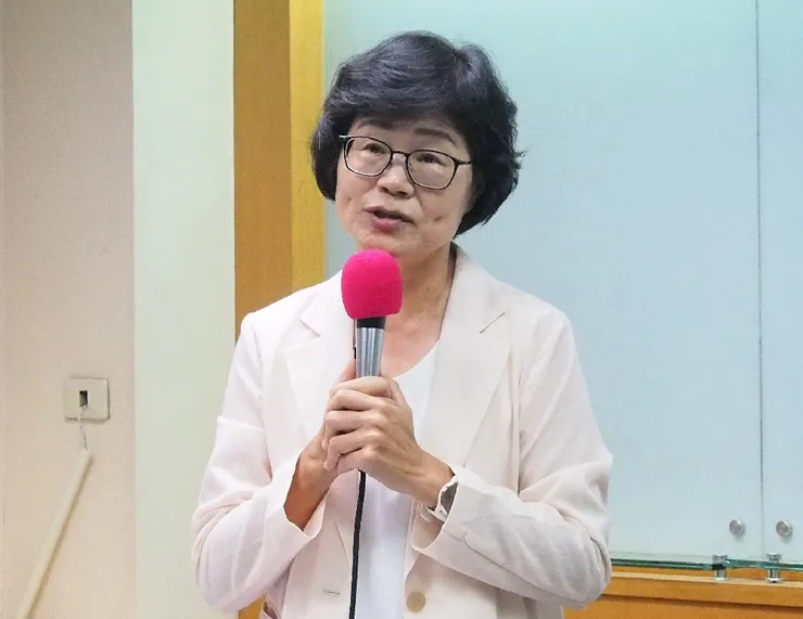 暨南大學社會政策與社會工作學系王珮玲特聘教授表示，性別暴力防治應由國家扛起責任，總統府下設性別暴力防治辦公室，並提出國家短中長期性暴力防治行動計畫