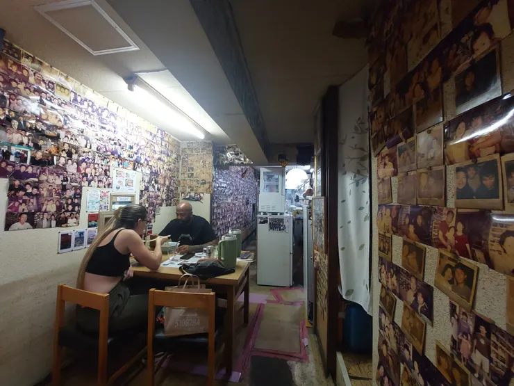 店內貼了一堆合照