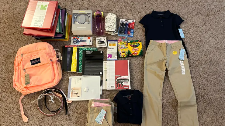 虎公子&屁妹開學採買戰利品~不愧是第二大零售商，這樣只要300(美)元~