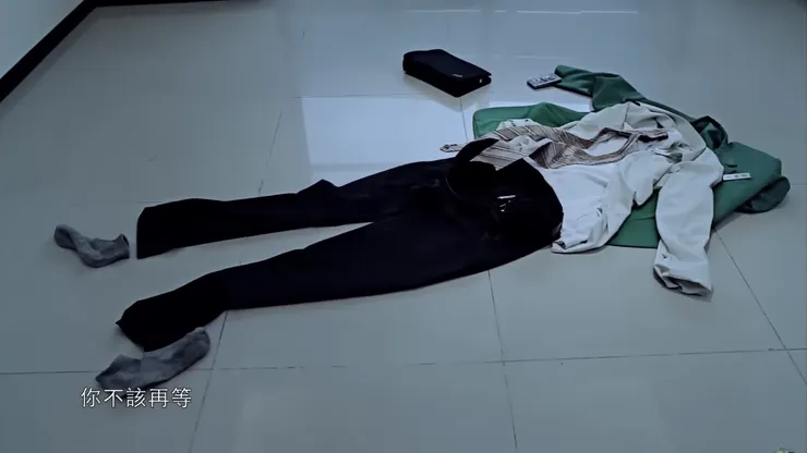 真的感受到自己被這首歌影響好多，是曾經一次在KTV唱到這一句，配合MV的這一幕：全聯先生褪下衣物，象徵放下既有的生活，大破大立，改變開始。有點好笑、有點老套，但居然就，讓我忍不住哽咽。｜Mayday五月天【第二人生】MV官方完整版