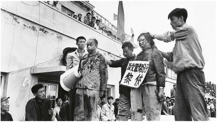文革時的鬥爭場面。（網絡圖片）