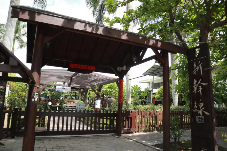 泰安新站旁的「新幹線列車站」