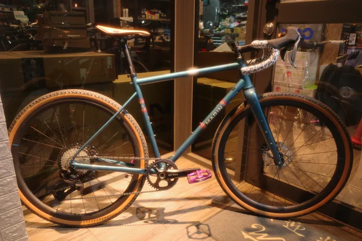 Ricoh GR III HDF 攝於車店門口,有點太夢幻的感覺。但倒是蠻符合我剛看到它完工時的心情。