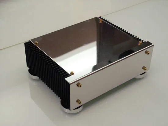 完成組合,這機箱是否非常有質感,不要懷疑,成本約 NT500 左右