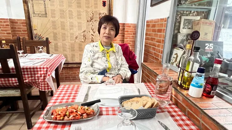 上主菜前桌上的食物都是要算錢的包括瓶裝水