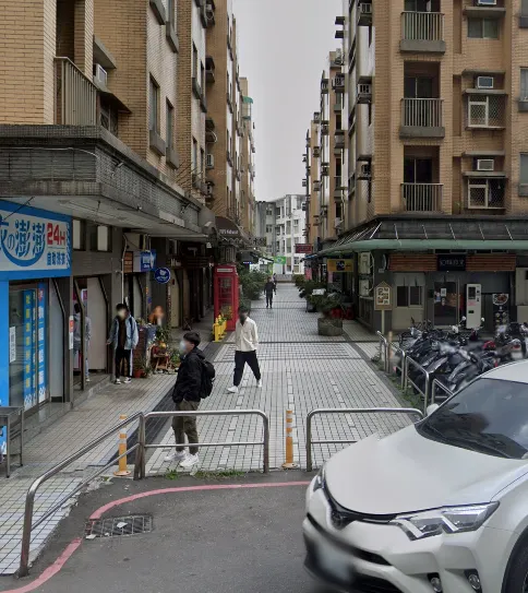 在條巷子內！有需要可以問我～