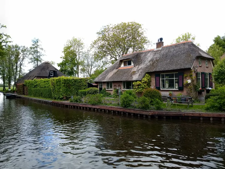 老房子在運河邊,十分有味道