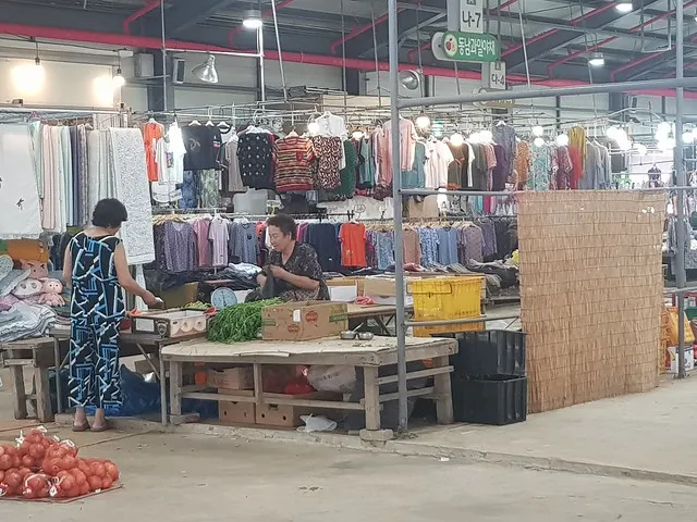 古城五日市場的賣菜奶奶